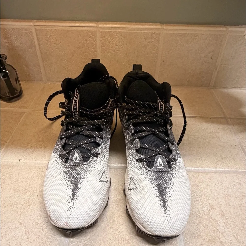 Under Armour Football Cleats Black/White Mid - Men’s 8.5